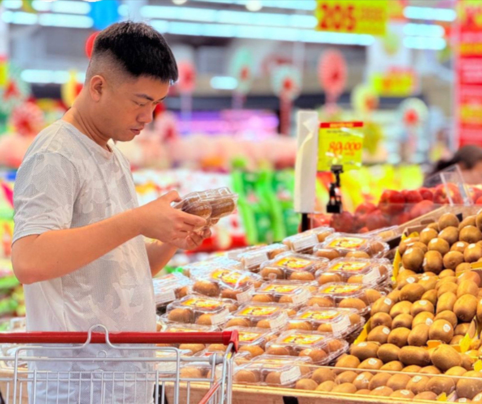 Nhiều siêu thị giảm giá sâu chưa từng có để kích cầu tiêu dùng giai đoạn "trũng" sau Hè.