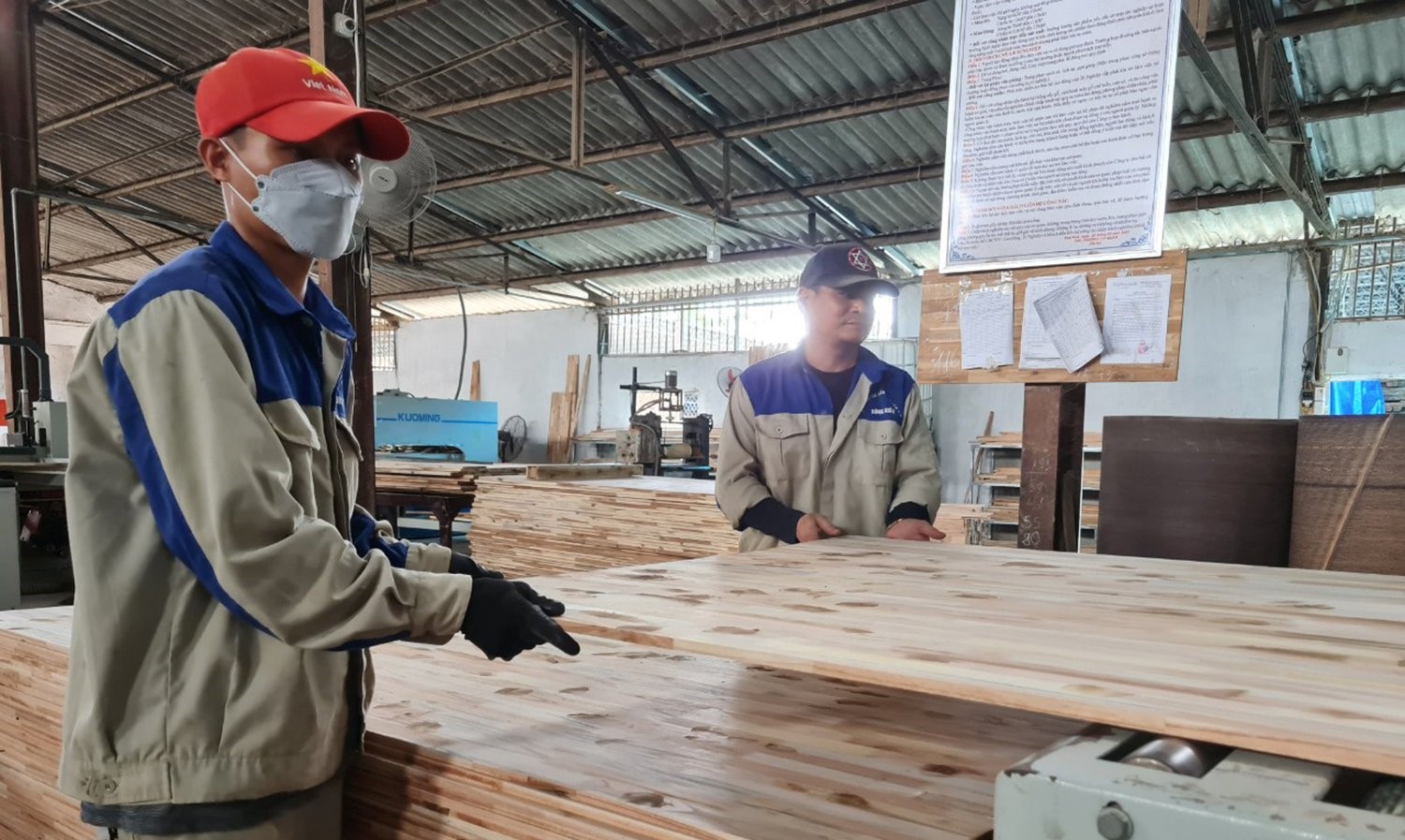 Ngành chế biến gỗ không chỉ đáp ứng nhu cầu trong tỉnh Nghệ An mà còn đóng góp lớn vào xuất khẩu.