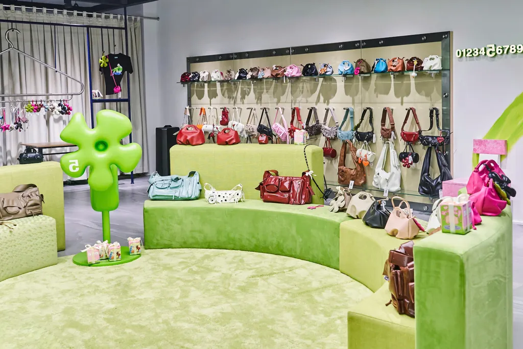 Túi xách Chautfifth được đông đảo người tiêu dùng Đông Nam Á yêu thích.