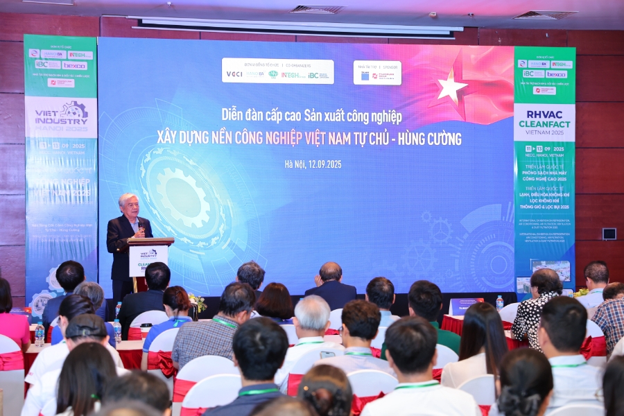 TS. Nguyễn Quân, Nguyên Bộ trưởng Bộ Khoa học và Công nghệ, Chủ tịch Hội Tự động hóa Việt Nam chia sẻ tại diễn đàn.