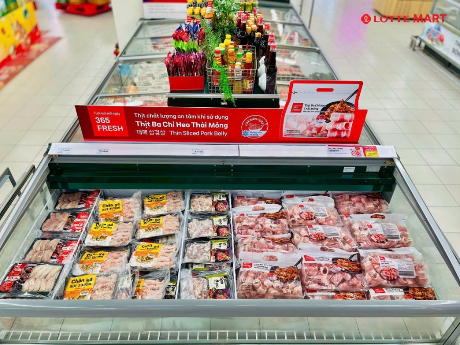 Hệ thống siêu thị Lotte Mart triển khai chương trình khuyến mãi hàng tươi sống.