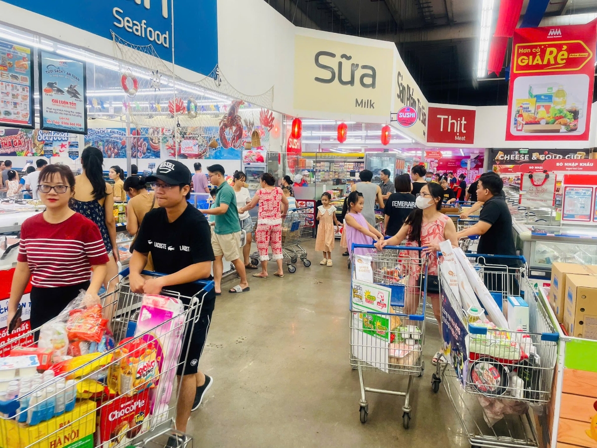 Hàng Việt không chỉ nâng cao chất lượng mà còn phải xây dựng thương hiệu đủ sức cạnh tranh ngay trên sân nhà.