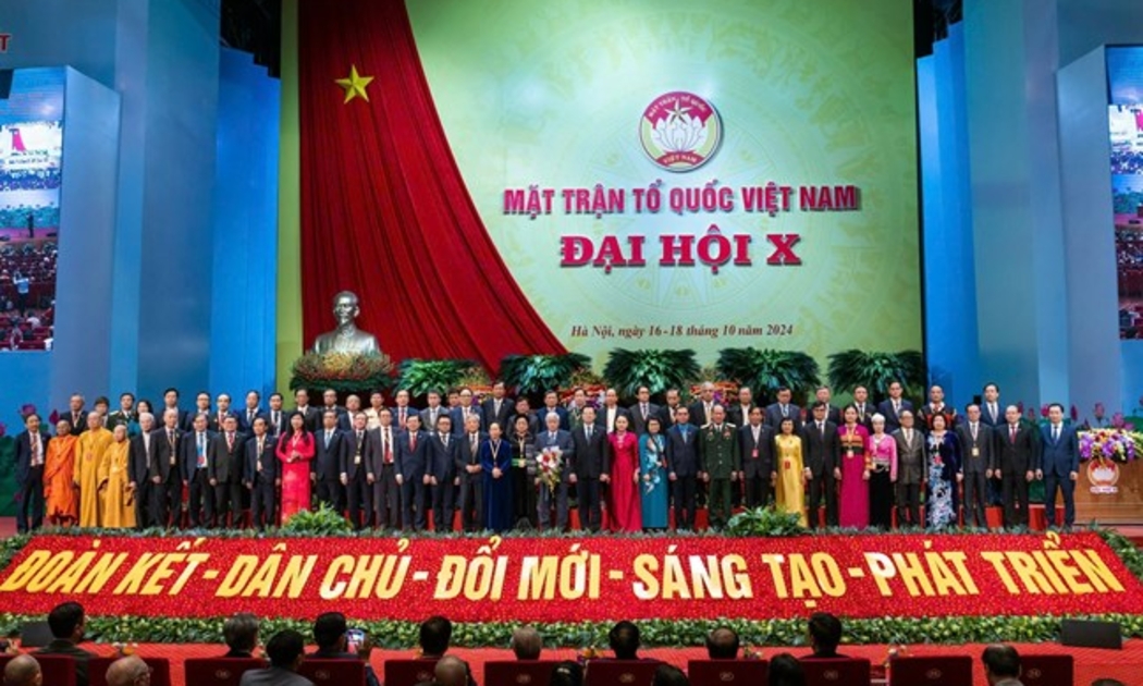Ra mắt Đoàn Chủ tịch Ủy ban Trung ương MTTQ Việt Nam khóa X. Ảnh: Mặt trận.