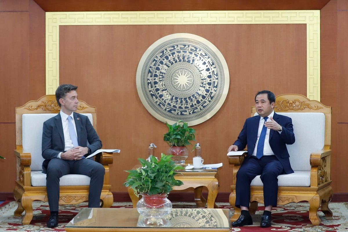 Ngày 15/9, tại Hà Nội, Quyền Bộ trưởng Bộ Nông nghiệp và Môi trường Trần Đức Thắng tiếp ông Julien Guerrier, Đại sứ Liên minh châu Âu (EU) tại Việt Nam