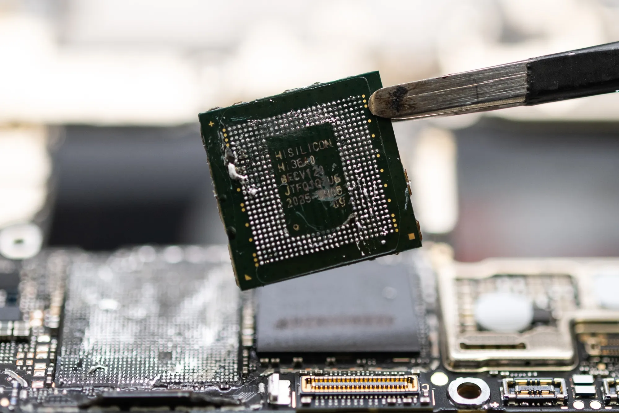 Trước thềm đàm phán thương mại, Trung Quốc điều tra chip Mỹ