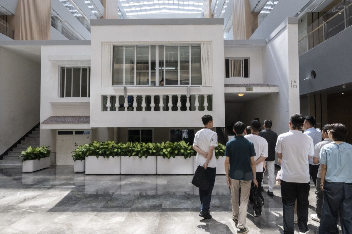 Một bản sao của nơi Jack Ma thành lập Alibaba đang được trưng bày tại trung tâm du khách của công ty.