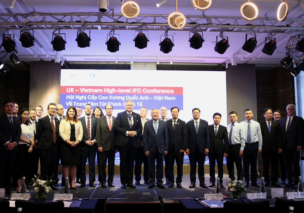 Phó Thủ tướng Thường trực Nguyễn Hòa Bình cùng các đại biểu dự Hội nghị - Ảnh: VGP/Nhật Bắc.