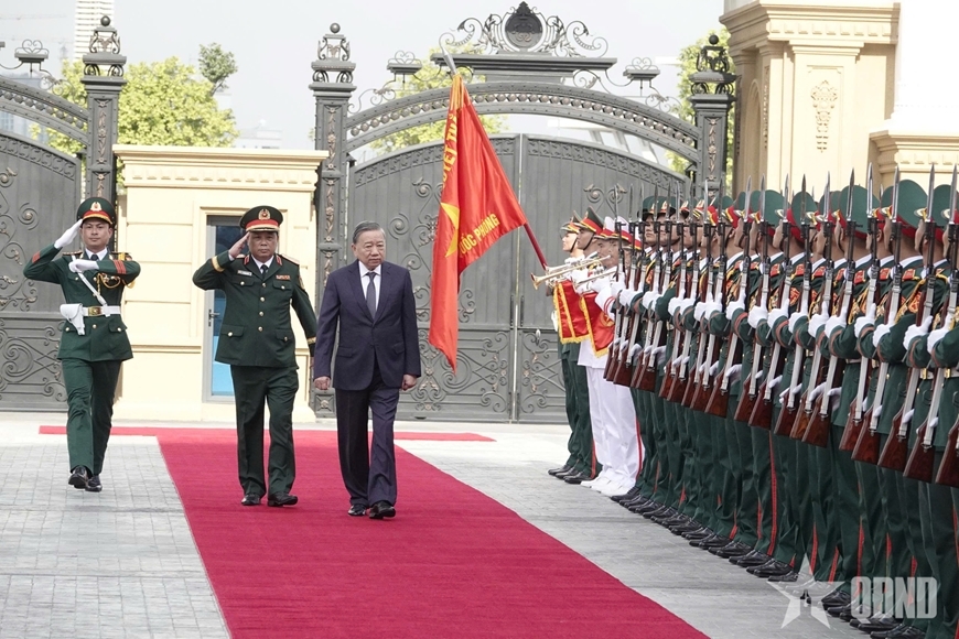 Tổng Bí thư Tô Lâm đến dự Lễ kỷ niệm 80 năm Ngày truyền thống và đón nhận danh hiệu Anh hùng Lực lượng vũ trang nhân dân của Tổng cục Công nghiệp quốc phòng. Ảnh: QĐND