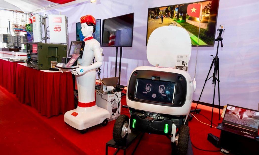 Ba nhóm sản phẩm công nghệ chiến lược cần ưu tiên triển khai ngay trong 2025: Mô hình ngôn ngữ lớn và trợ lý ảo tiếng Việt, AI Camera, Robot tự hành; 5G; Blockchain - Ảnh minh họa.
