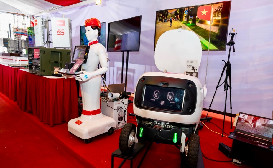 Ba nhóm sản phẩm công nghệ chiến lược cần ưu tiên triển khai ngay trong 2025: Mô hình ngôn ngữ lớn và trợ lý ảo tiếng Việt, AI Camera, Robot tự hành; 5G; Blockchain - Ảnh minh họa.