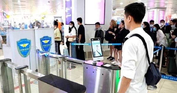 Hành khách thông qua qua công nghệ sinh trắc học. Ảnh minh họa