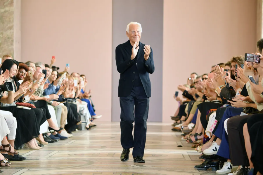 Giorgio Armani đã đưa ra định hướng điều hành công ty trong di nguyện.