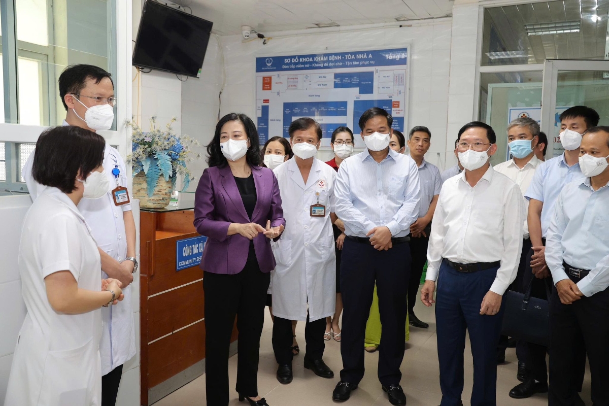 Bộ Y tế kiểm tra công tác tại các bệnh viện.