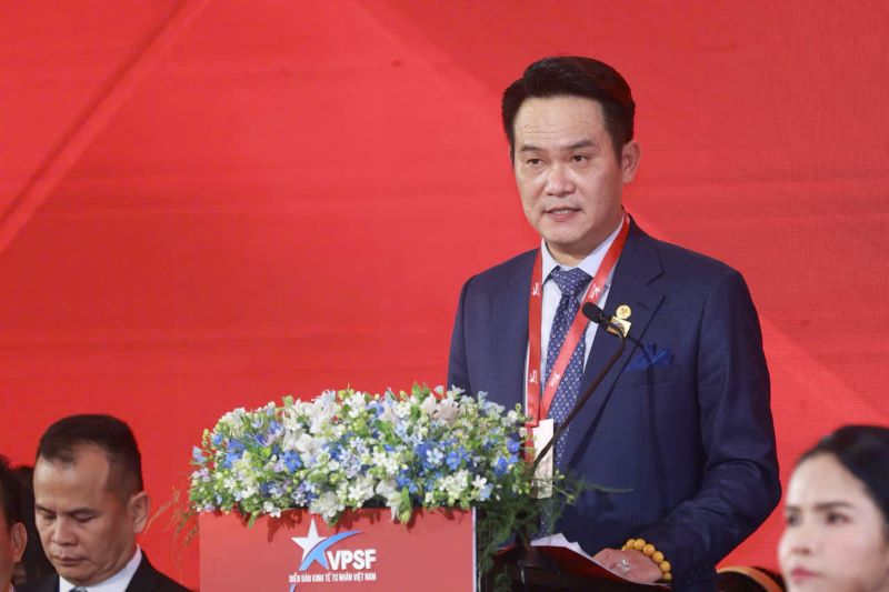 Ông Đặng Hồng Anh, Chủ tịch Hội Doanh nhân trẻ Việt Nam, Chủ tịch Diễn đàn Kinh tế tư nhân Việt Nam 2025 (VPSF 2025), phát biểu khai mạc phiên đối thoại. Ảnh: Chí Cường.