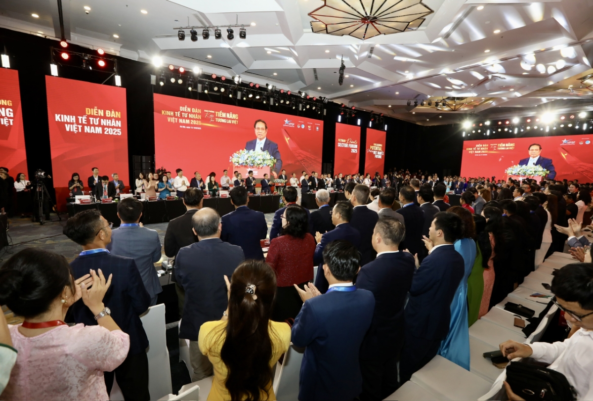 Toàn cảnh Phiên đối thoại cấp cao của Diễn đàn Kinh tế tư nhân Việt Nam 2025. Ảnh: Việt Dũng.