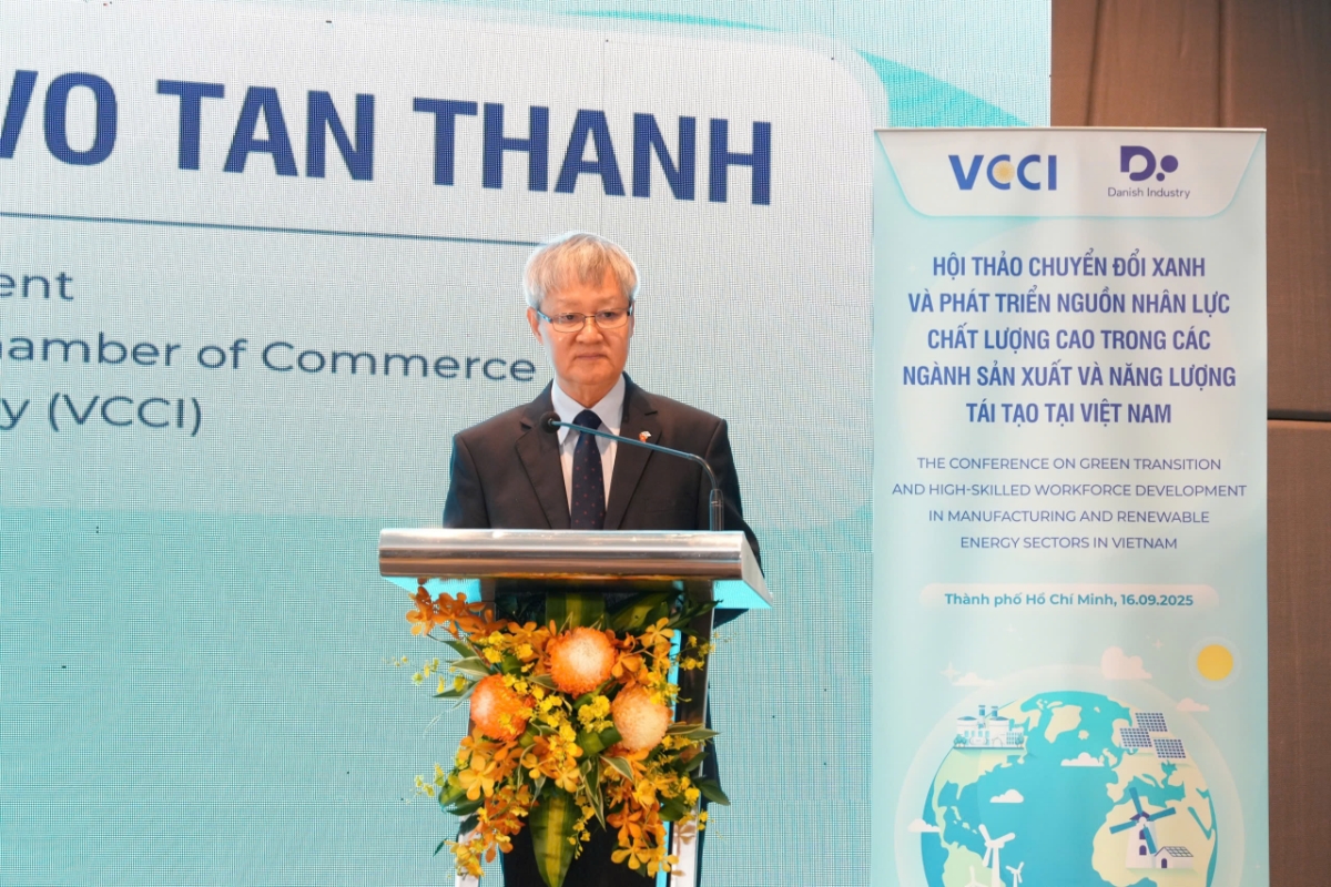 Phó Chủ tịch VCCI Võ Tân Thành: “Một trong những thách thức lớn nhất của quá trình chuyển đổi xanh và bền vững là làm sao để nguồn nhân lực Việt Nam có thể thích ứng và làm chủ các công nghệ mới, đặc biệt trong các lĩnh vực then chốt như sản xuất xanh và năng lượng tái tạo”.