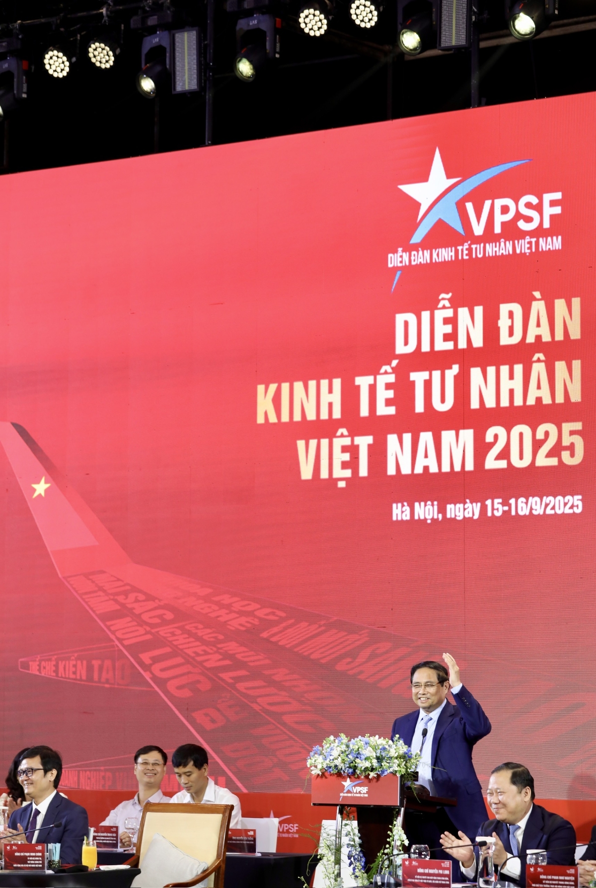 Thủ tướng Chính phủ Phạm Minh Chính phát biểu chỉ đạo tại Diễn đàn Kinh tế tư nhân Việt Nam. Ảnh: Việt Dũng.