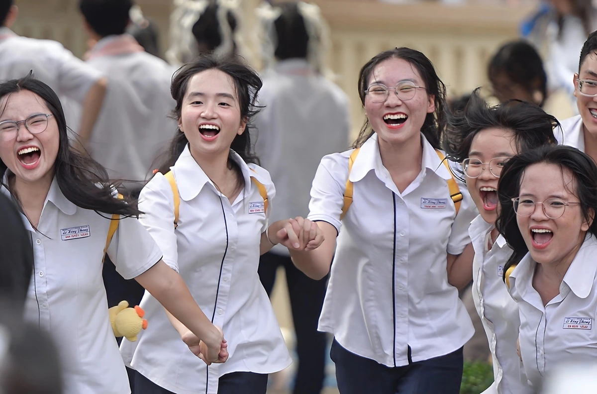 Đến năm 2030 cung cấp miễn phí sách giáo khoa cho tất cả học sinh
