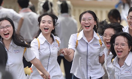 Đến năm 2030 cung cấp miễn phí sách giáo khoa cho tất cả học sinh