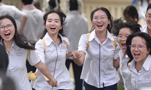 Đến năm 2030 cung cấp miễn phí sách giáo khoa cho tất cả học sinh