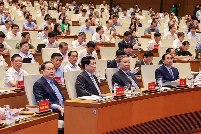 Tổng Bí thư Tô Lâm; Chủ tịch nước Lương Cường; Thủ tướng Chính phủ Phạm Minh Chính; Chủ tịch Quốc hội Trần Thanh Mẫn cùng các đại biểu dự Hội nghị tại điểm cầu chính. Ảnh: VGP