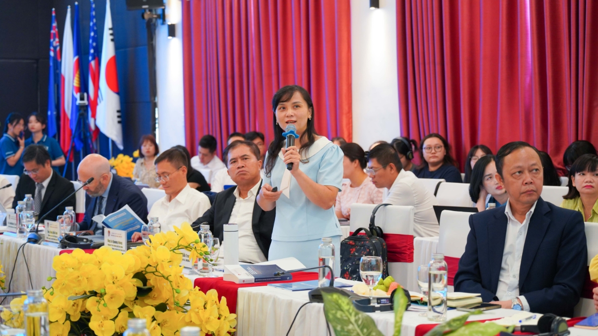 Các chuyên gia tại hội thảo đã chỉ ra những điểm nghẽn đồng thời đưa ra những đề xuất giải pháp nhằm giúp Việt Nam đạt mục tiêu tăng trưởng kinh tế.