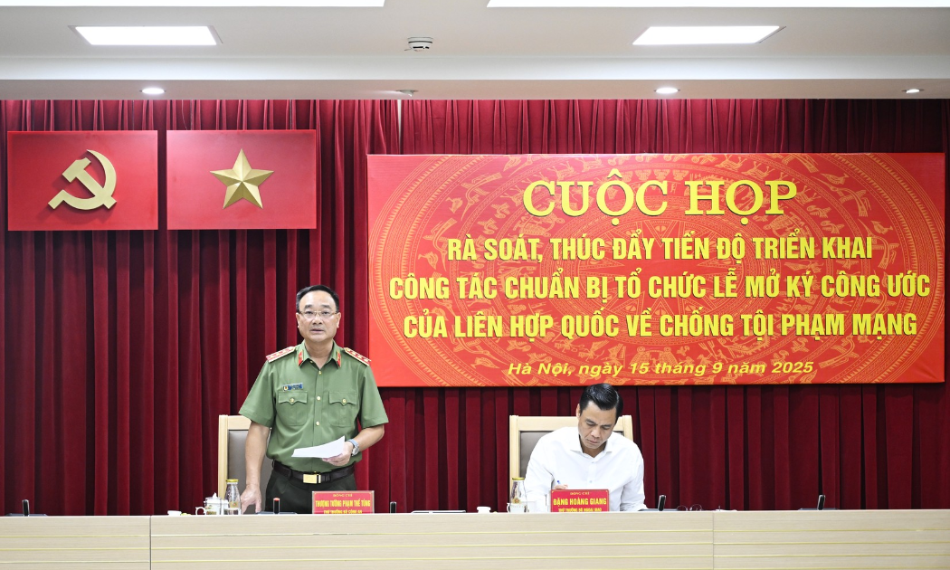 Thứ trưởng Bộ Công an Thượng tướng Phạm Thế Tùng và Thứ trưởng Bộ Ngoại Đặng Hoàng Giang đồng chủ trì họp.