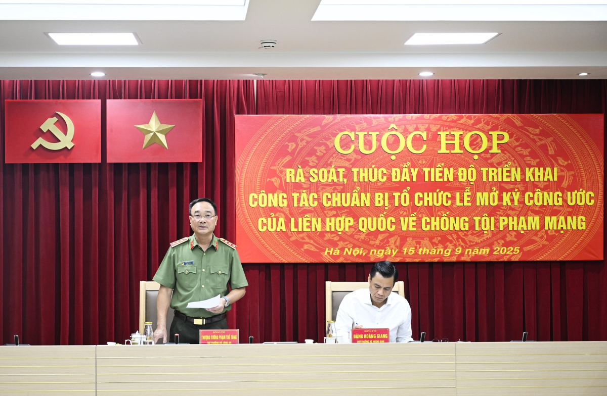 Thứ trưởng Bộ Công an Thượng tướng Phạm Thế Tùng và Thứ trưởng Bộ Ngoại Đặng Hoàng Giang đồng chủ trì họp.