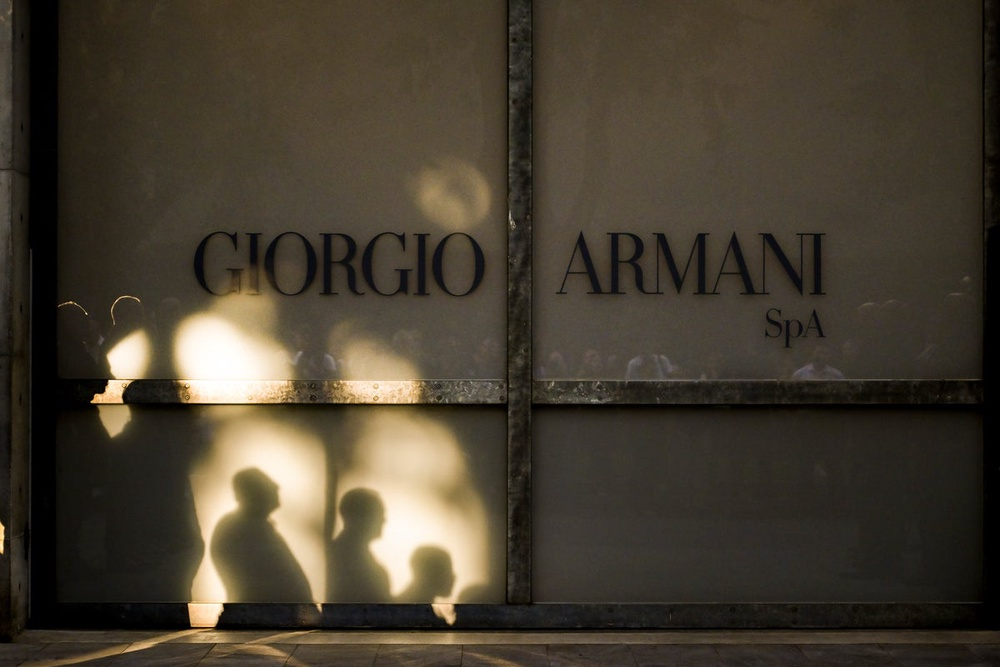 Đế chế xa xỉ LVMH để ngỏ cơ hội hợp tác với tập đoàn Giorgio Armani.