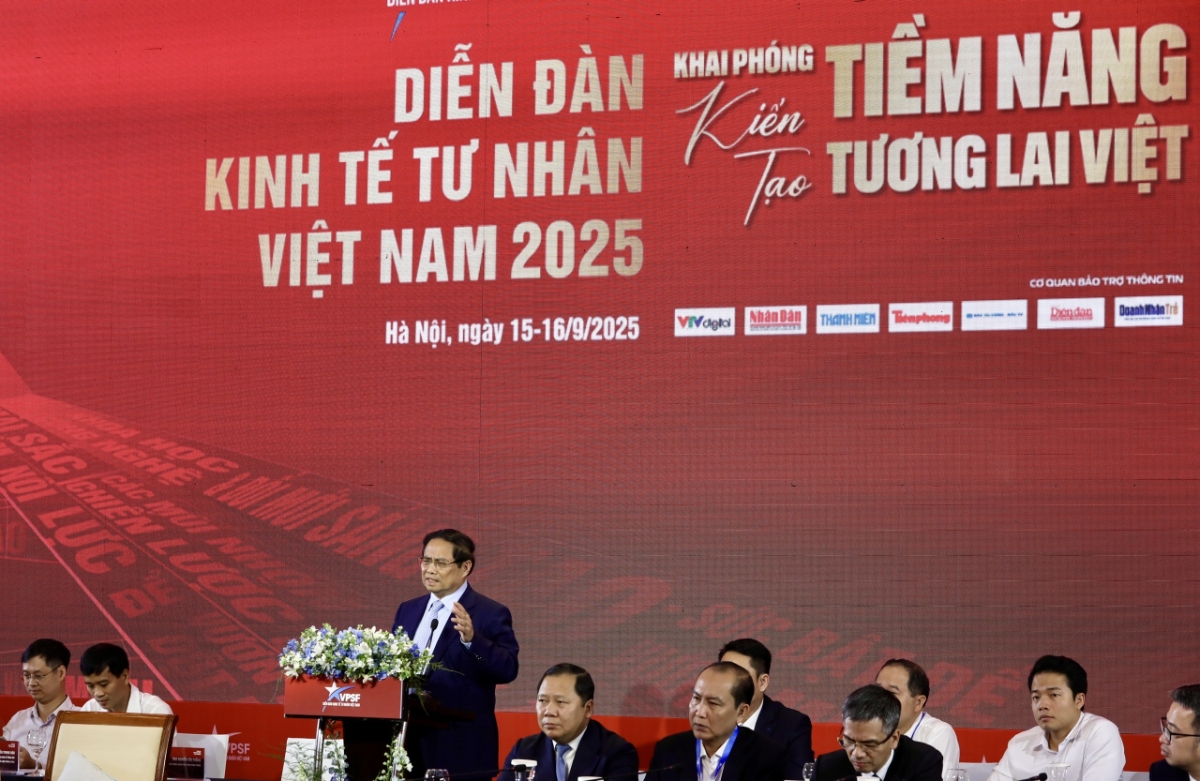 Thủ tướng Chính phủ Phạm Minh Chính phát biểu chỉ đạo tại Diễn đàn Kinh tế tư nhân Việt Nam. Ảnh: Việt Dũng.