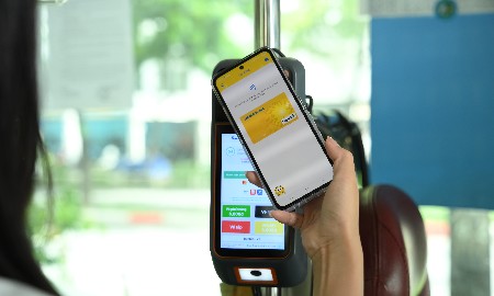 TP. Hồ Chí Minh triển khai thanh toán không tiếp xúc trên xe buýt