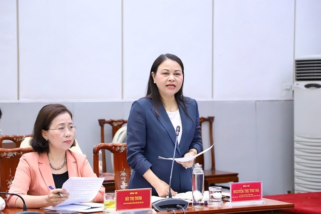 Bà Nguyễn Thị Thu Hà, Ủy viên Trung ương Đảng, Phó Chủ tịch - Tổng Thư ký Ủy ban Trung ương Mặt trận Tổ quốc Việt Nam phát biểu tại Hội nghị. Ảnh: Mặt trận.