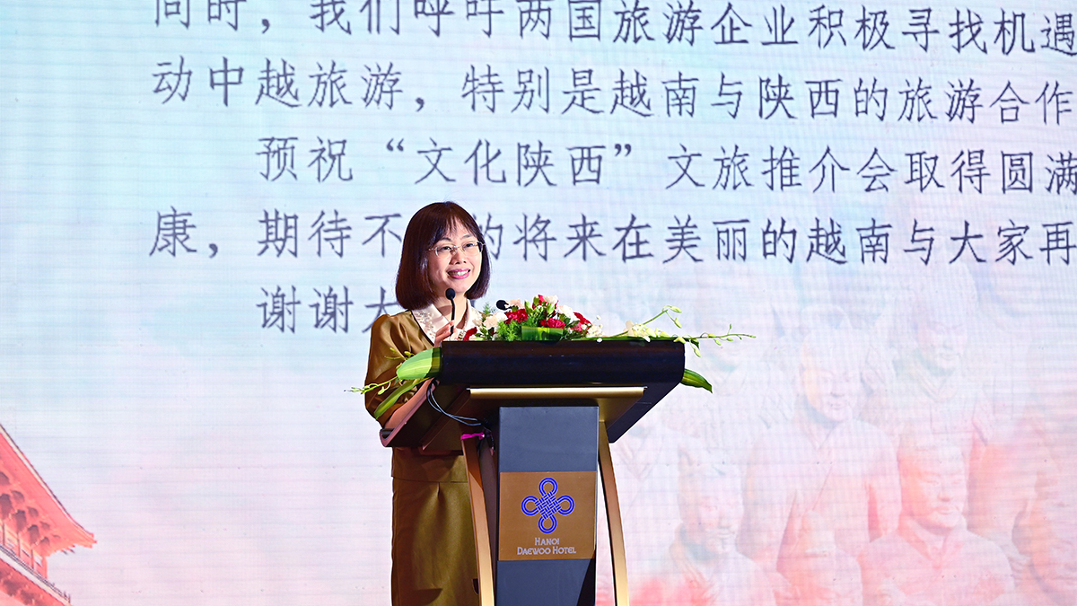 Bà Nguyễn Thị Hoa Mai: 