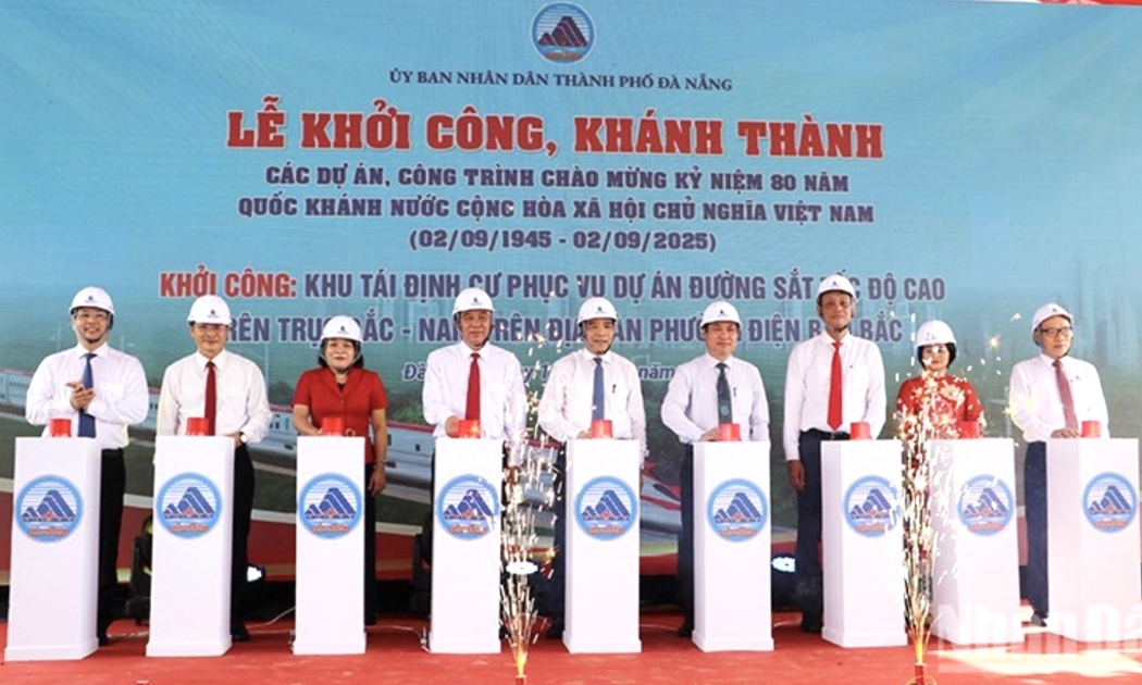 Thực hiện nghi thức khởi công khu tái định cư phục vụ Dự án đường sắt tốc độ cao Bắc – Nam tại phường Điện Bàn Bắc.