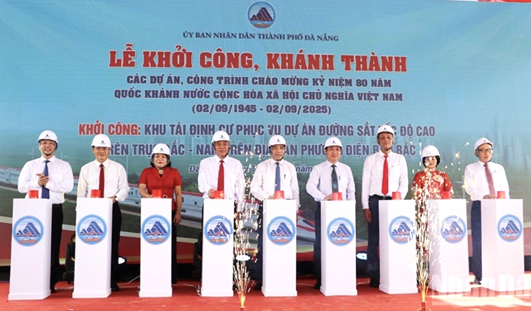 Thực hiện nghi thức khởi công khu tái định cư phục vụ Dự án đường sắt tốc độ cao Bắc – Nam tại phường Điện Bàn Bắc.