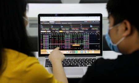 Thị trường chứng khoán Việt Nam đầu 2025: Nơi nhà đầu tư tìm kiếm sự tối ưu chi phí