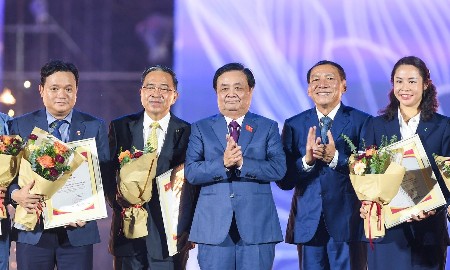 Vingroup ghi dấu ấn tại Triển lãm Thành tựu đất nước với giải thưởng