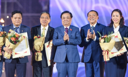 Vingroup ghi dấu ấn tại Triển lãm Thành tựu đất nước với giải thưởng 