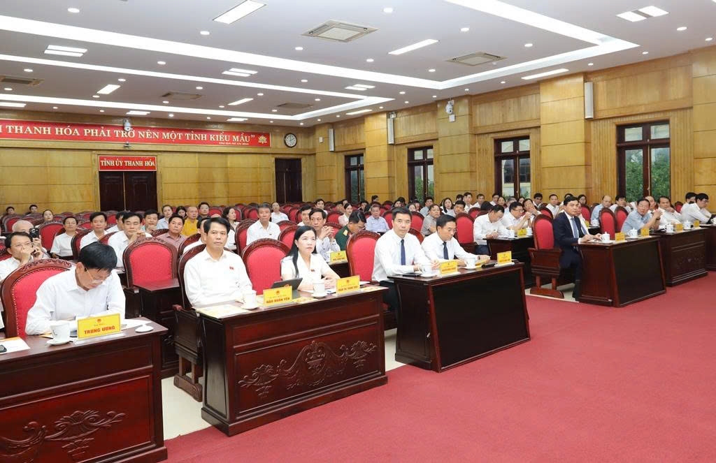 Các đại biểu dự kỳ họp.