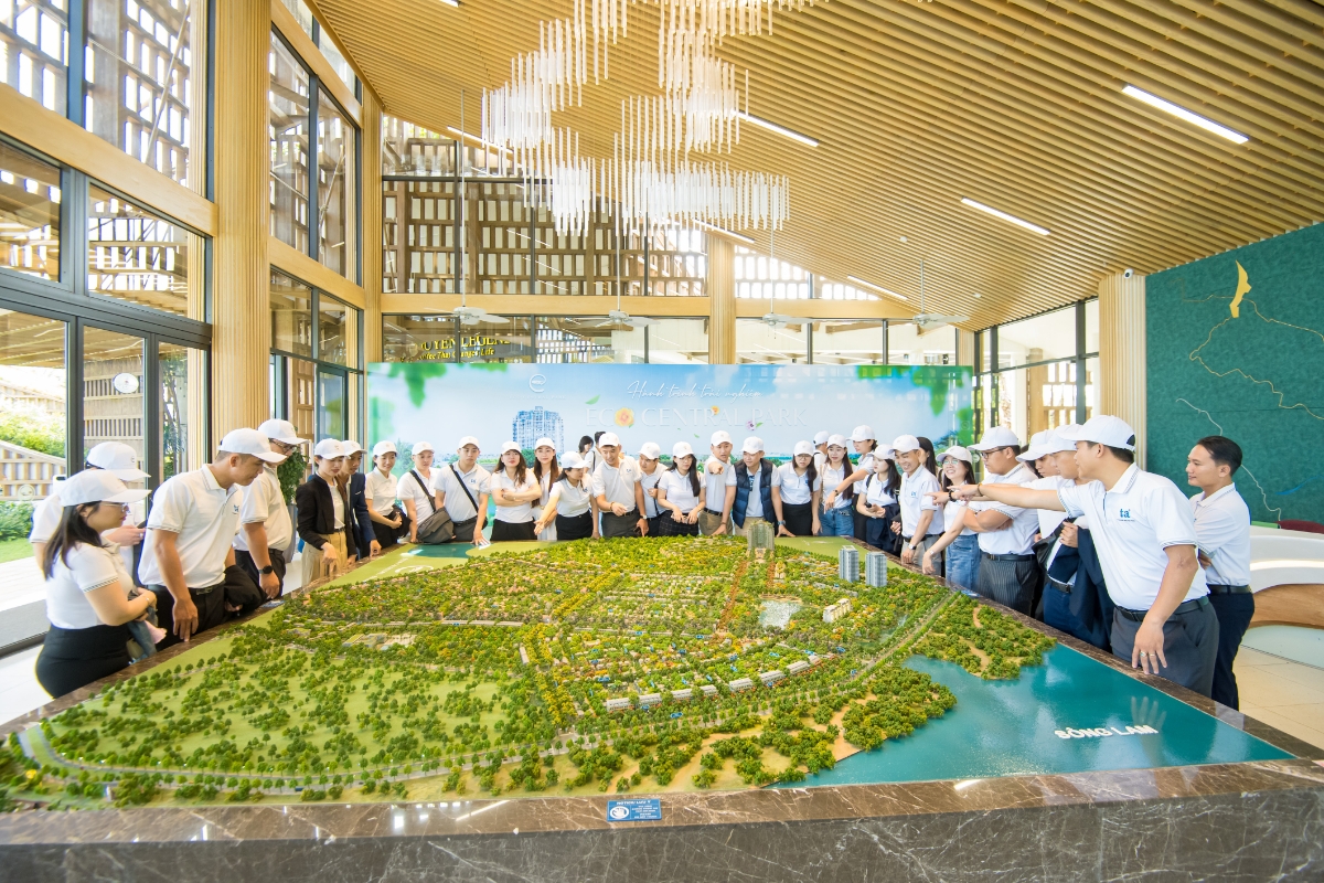 Các đoàn tham quan dự án Eco Central Park.