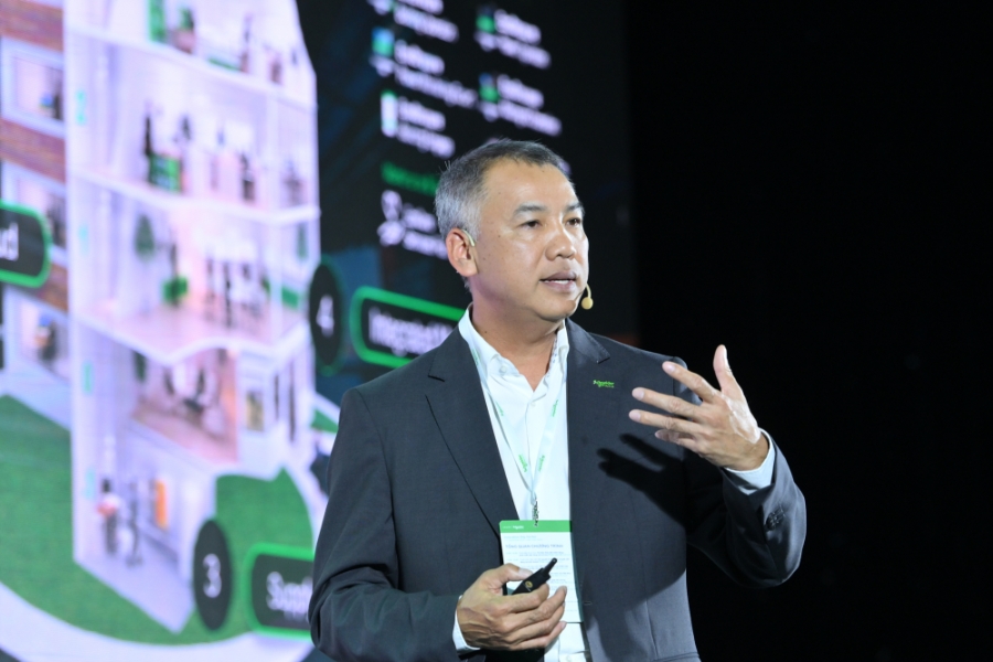Ông Đồng Mai Lâm, Tổng Giám đốc Schneider Electric Việt Nam và Campuchia chia sẻ tại hội nghị