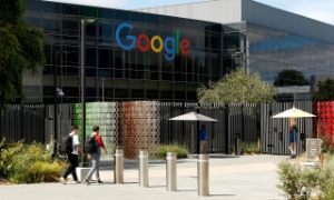 Google đã thuê ngoài công việc “đánh giá AI” — bao gồm đọc, sửa, hoặc viết lại phản hồi của chatbot Gemini