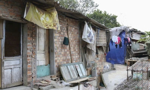 Nghèo đô thị: Thu nhập không nghèo nhưng nghèo đủ thứ