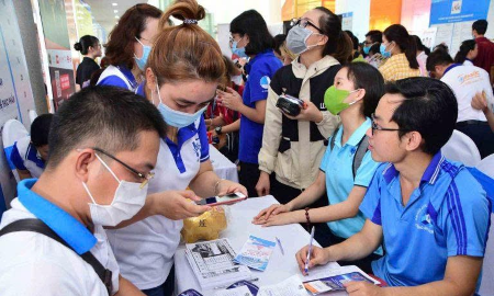 Một buổi giới thiệu và tư vấn việc làm tại Trung tâm Dịch vụ việc làm tỉnh Bình Thuận.