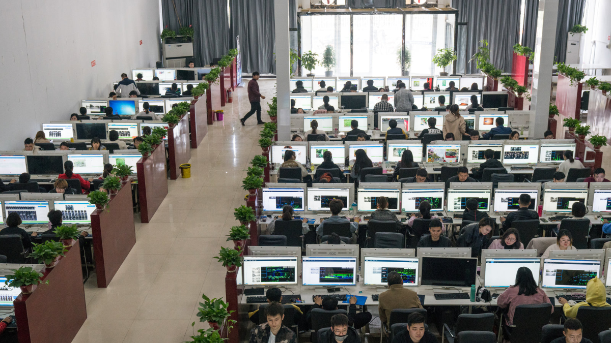 Huấn luyện AI mang đến thu nhập hàng chục USD mỗi giờ. Ảnh: NYT