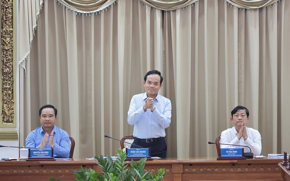 Bí thư Thành ủy TP.HCM Trần Lưu Quang (giữa), Chủ tịch HĐND Thành phố Võ Văn Minh (phải) và Chủ tịch UBND Thành phố Nguyễn Văn Được (trái), chủ trì phiên họp chiều 11/9 - Ảnh: Cổng thông tin điệnt tử TP.HCM.