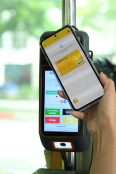 HCM city expands contactless card payments on bus routes