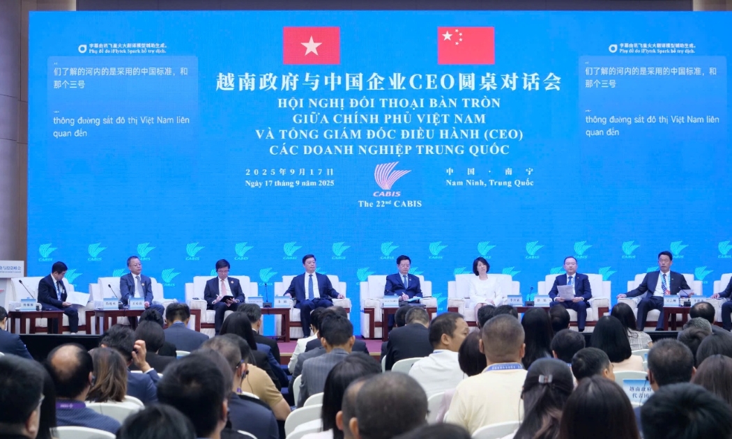 Hội nghị Đối thoại Bàn tròn giữa Chính phủ Việt Nam và Tổng Giám đốc điều hành (CEO) các doanh nghiệp Trung Quốc ngày 17/9. 