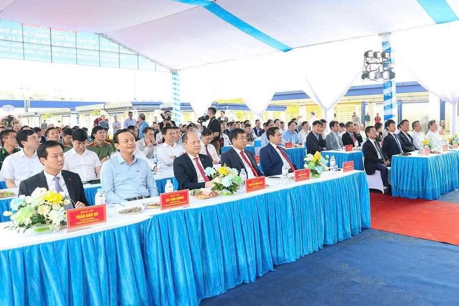 Các đại biểu tham dự lễ khánh thành