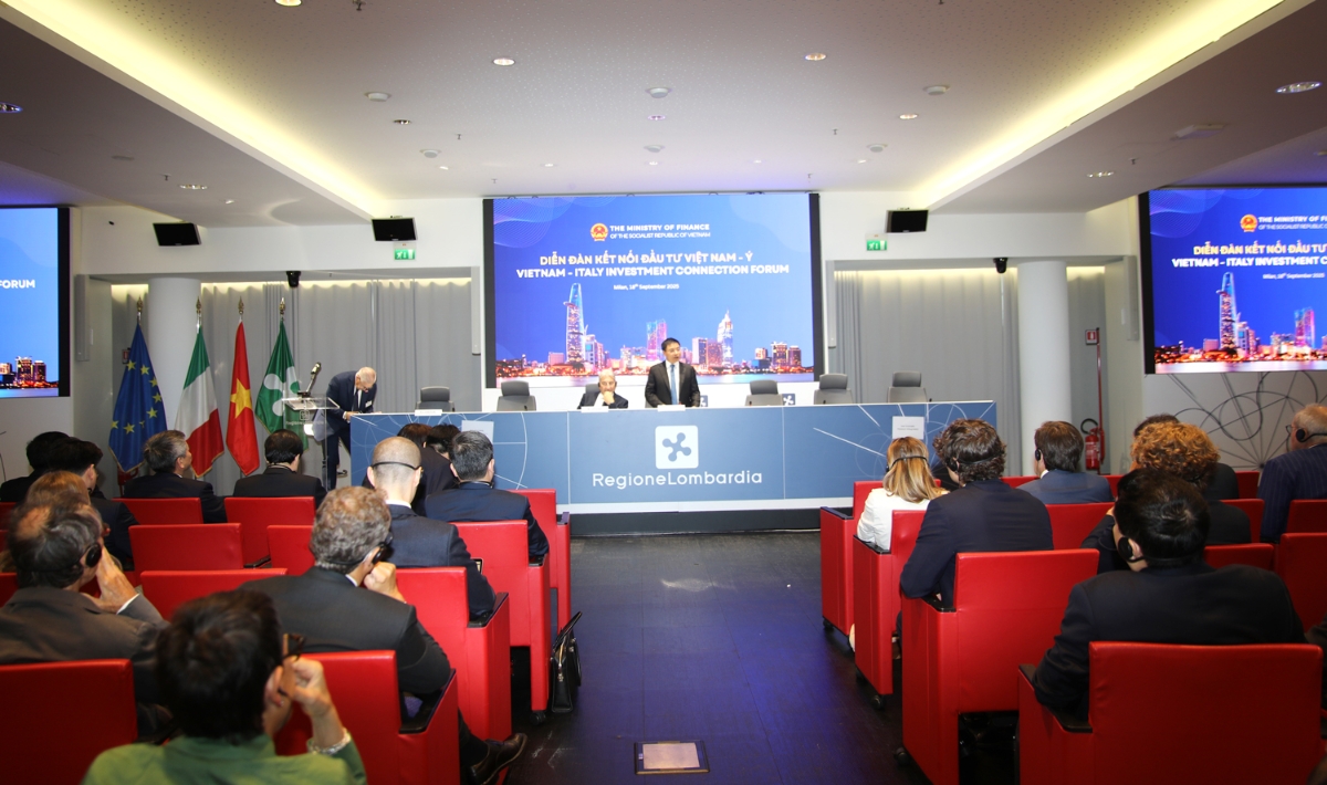 Diễn đàn Kết nối đầu tư 2025 cũng thu hút đông đảo sự tham gia của&nbsp;200 đại diện lãnh đạo tập đoàn, doanh nghiệp, ngân hàng và quỹ đầu tư đến từ Việt Nam và Italia.